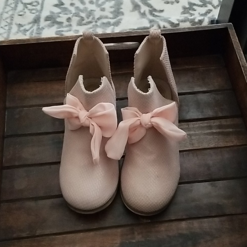 Joyfolie soft pink girl booties!!!!